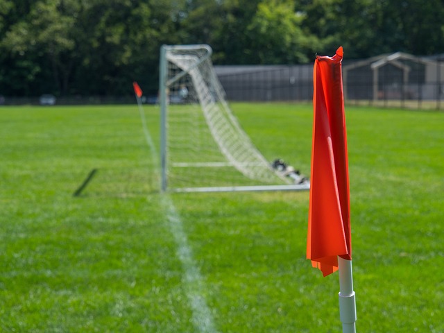 阿什利-科尔成为英格兰队全职的教练组成员.